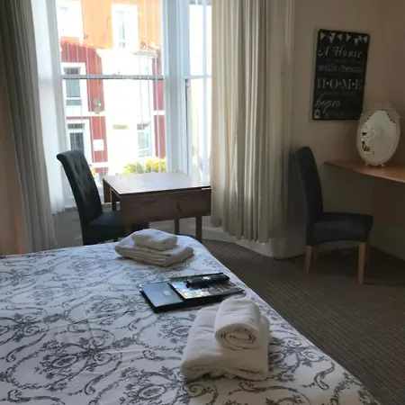 Wentworth Уитби